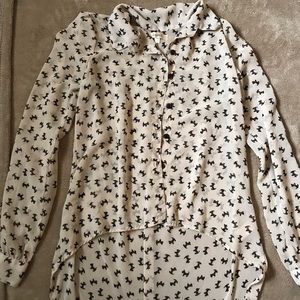 Long sleeve shirt w buttons and dogs on it small